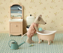 Load image into Gallery viewer, Maileg Bathtub, Mouse - Rose
