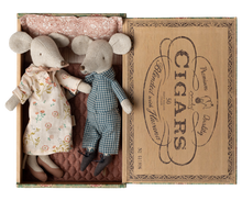 Load image into Gallery viewer, Maileg Grandma and Grandpa Mice in Cigarbox
