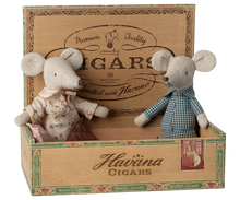 Load image into Gallery viewer, Maileg Grandma and Grandpa Mice in Cigarbox
