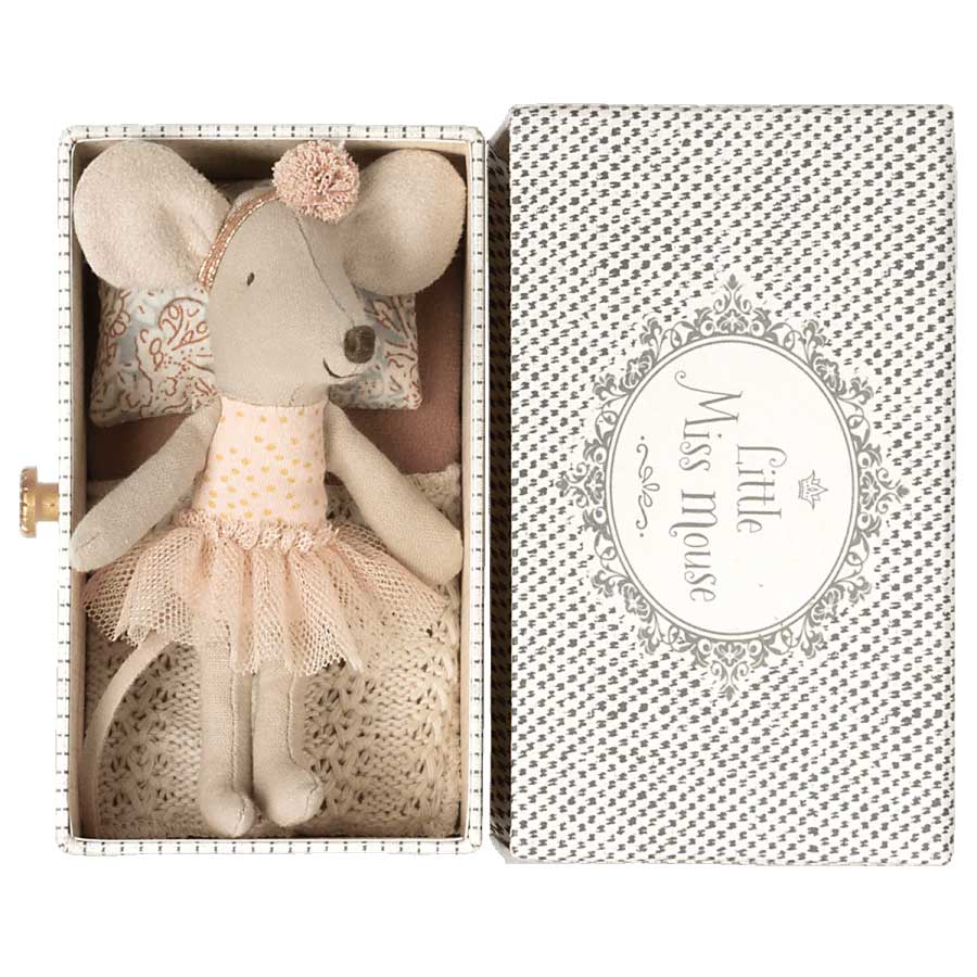 Little Sister Dance Mouse in a Daybed