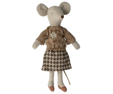 Load image into Gallery viewer, Maileg Blouse and Skirt for Grandma Mouse
