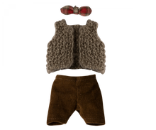 Load image into Gallery viewer, Maileg Vest, Pants, and Butterfly for Grandpa
