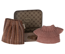 Load image into Gallery viewer, Maileg Knitted Blouse And Skirt In Suitcase, Grandma Mouse (MA)
