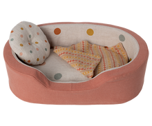 Load image into Gallery viewer, Maileg Cosy Basket, Medium - Coral
