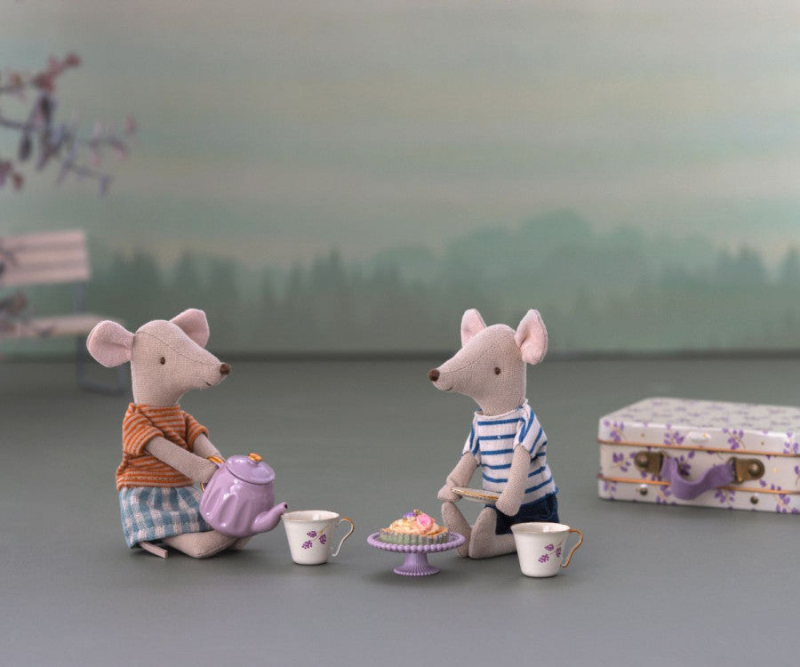 0075780_afternoon-treat-mouse-